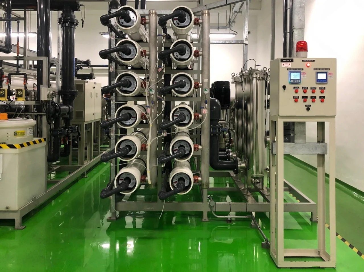 Water recycling and resource recovery system